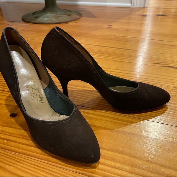 Vintage 1960’s Brown Suede Pumps - Picture 2 of 4